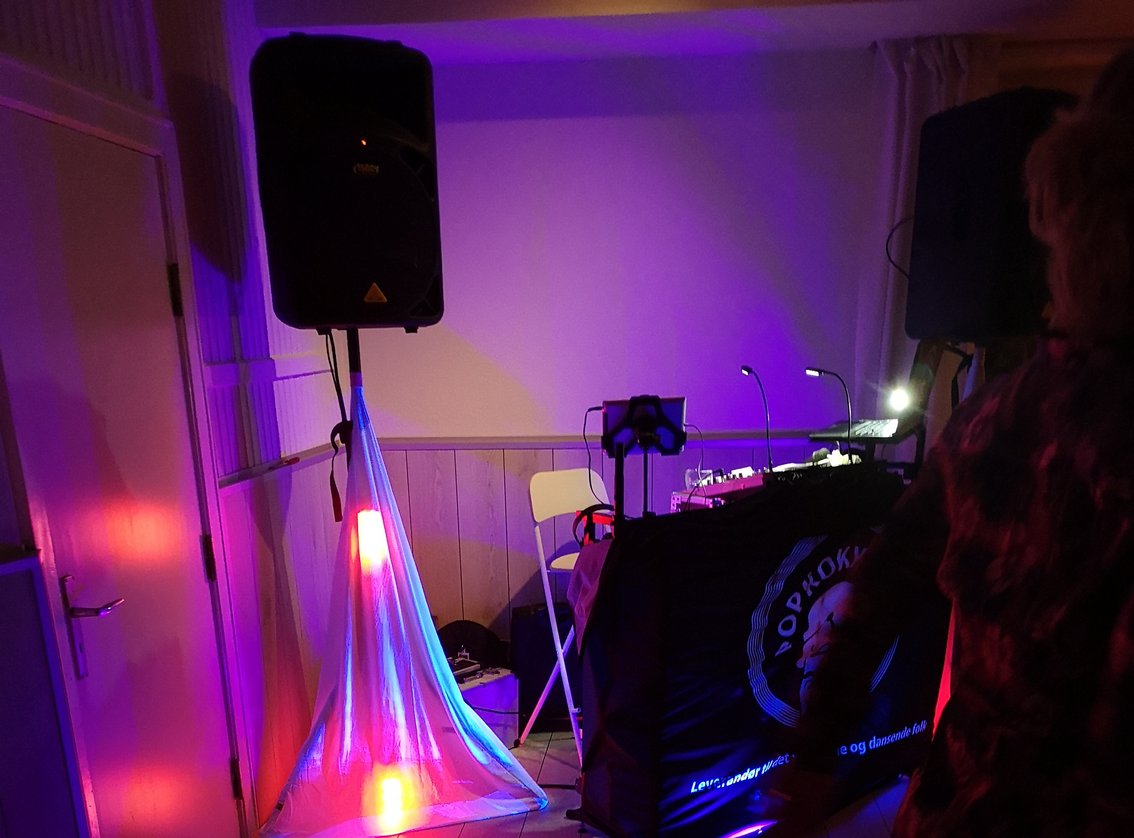 Popkokken DJ-pult klar til fest