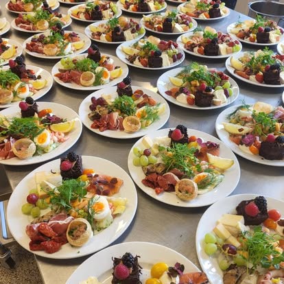 Buffet med kolde og lune retter
